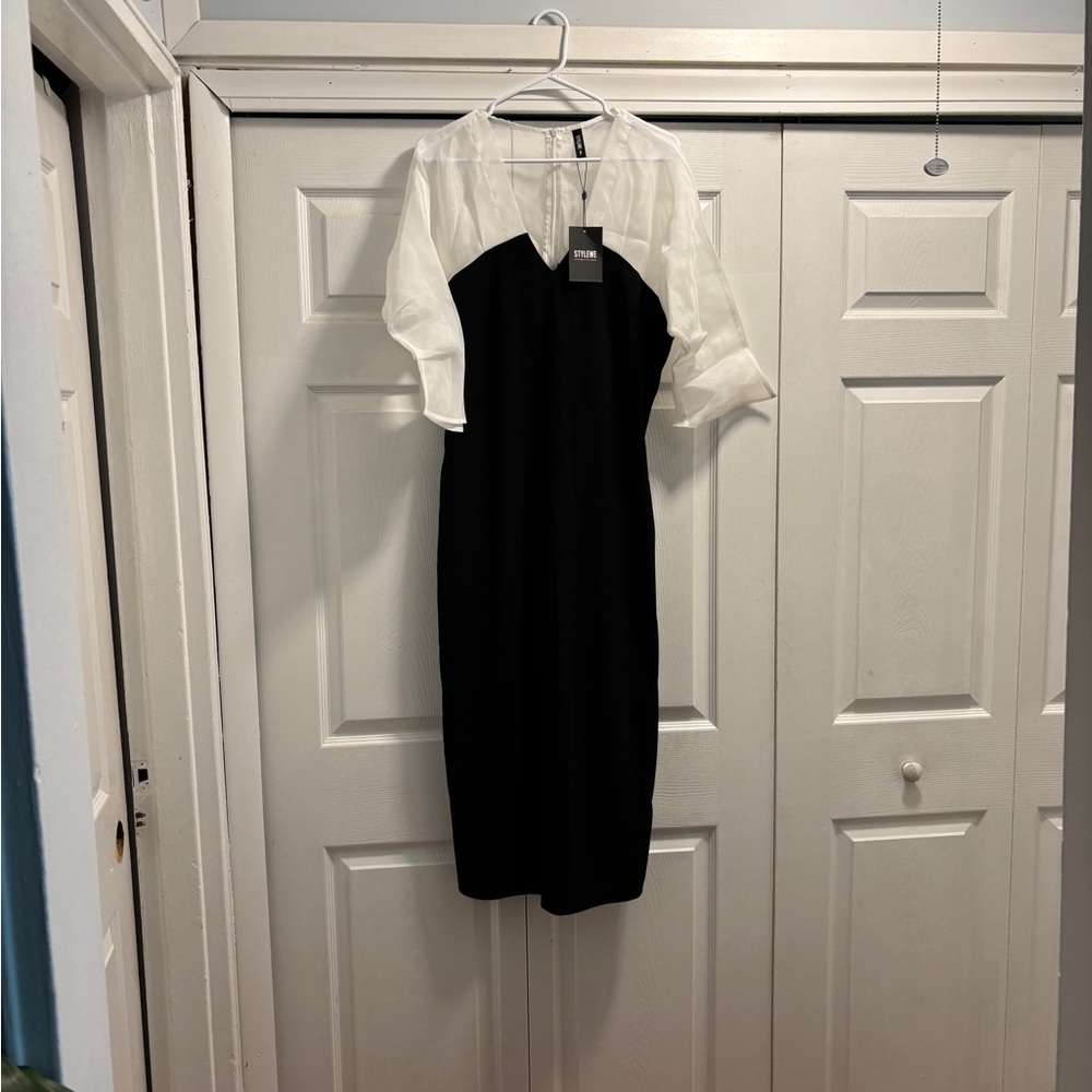 STYLEWE Black and White Long Sleeve Dress fits like an XL
